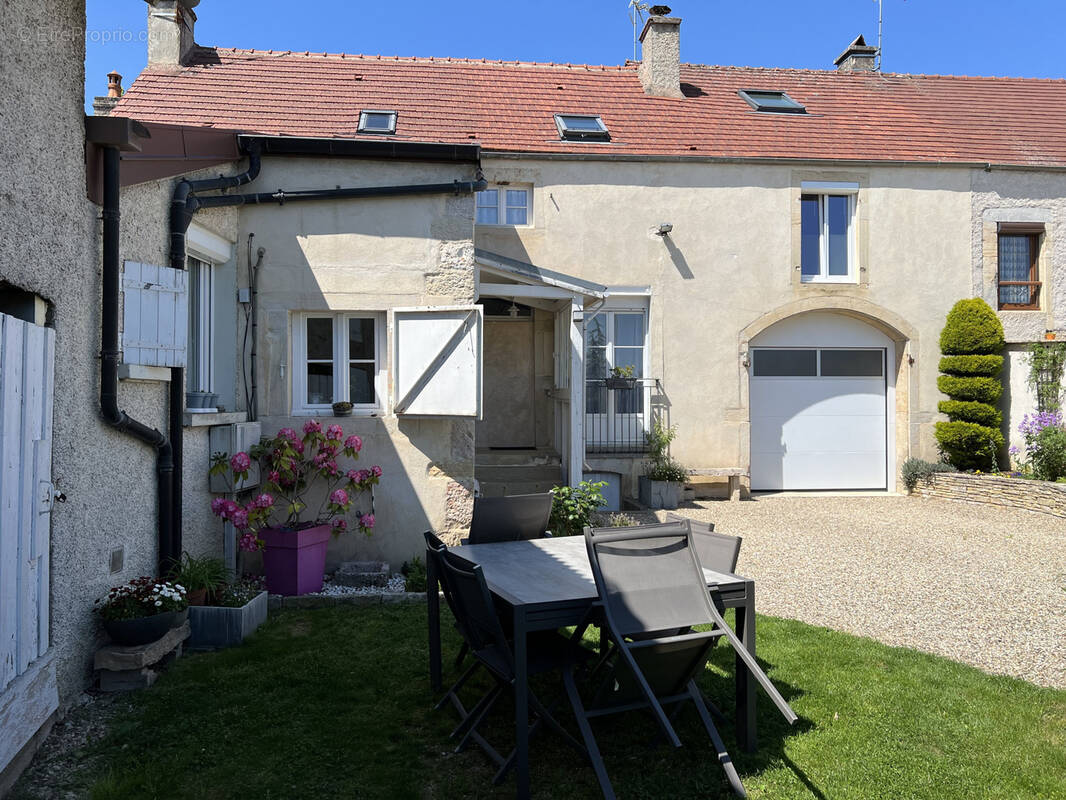 Maison à LADOIX-SERRIGNY