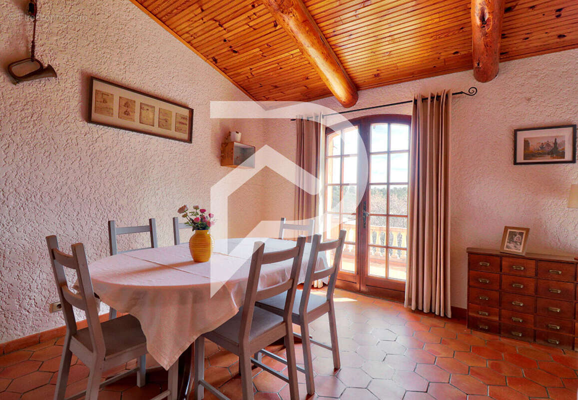 Maison à ARTIGNOSC-SUR-VERDON