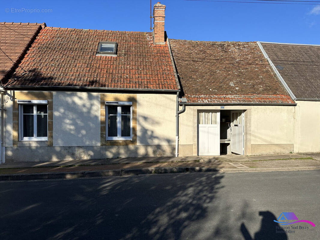 Façade  - Maison à CHATEAUMEILLANT