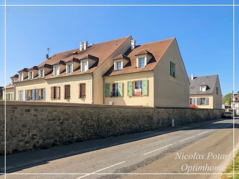 Appartement à LA CHAPELLE-EN-SERVAL