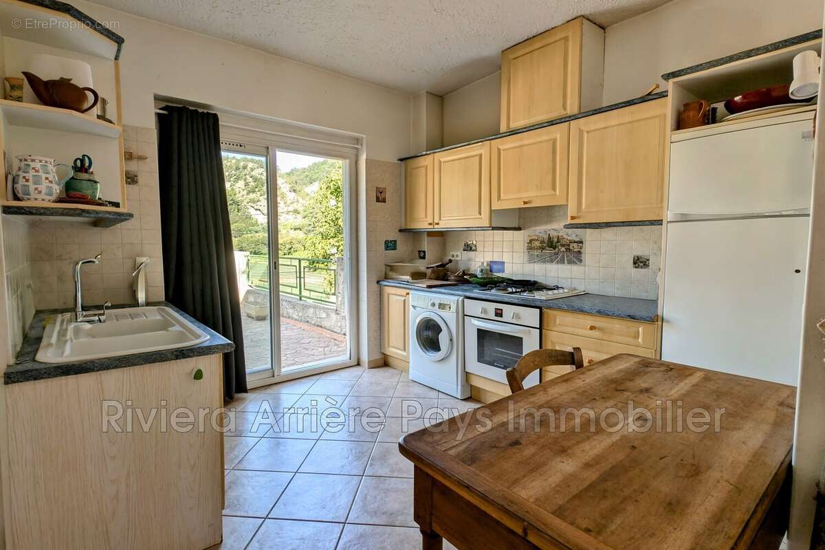 Appartement à PUGET-THENIERS