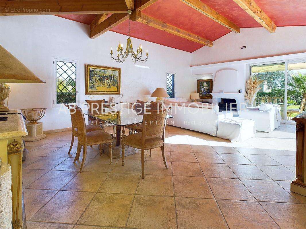 Maison à MANDELIEU-LA-NAPOULE