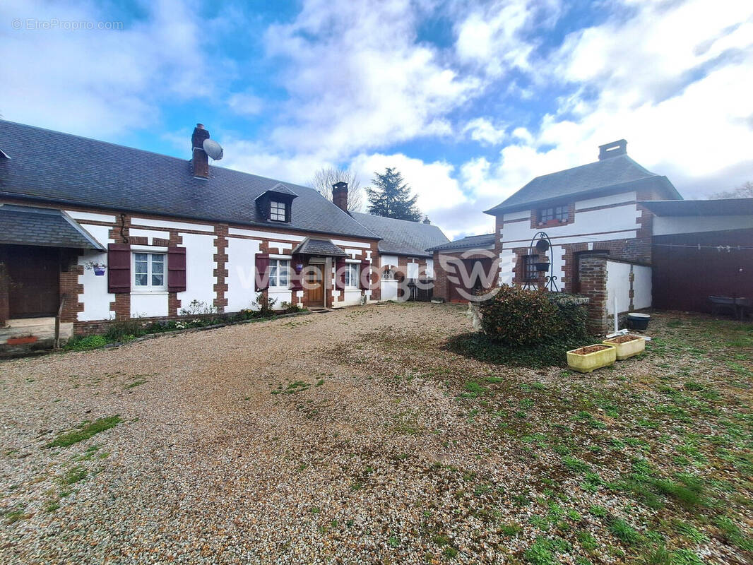 Maison à NEUF-MARCHE