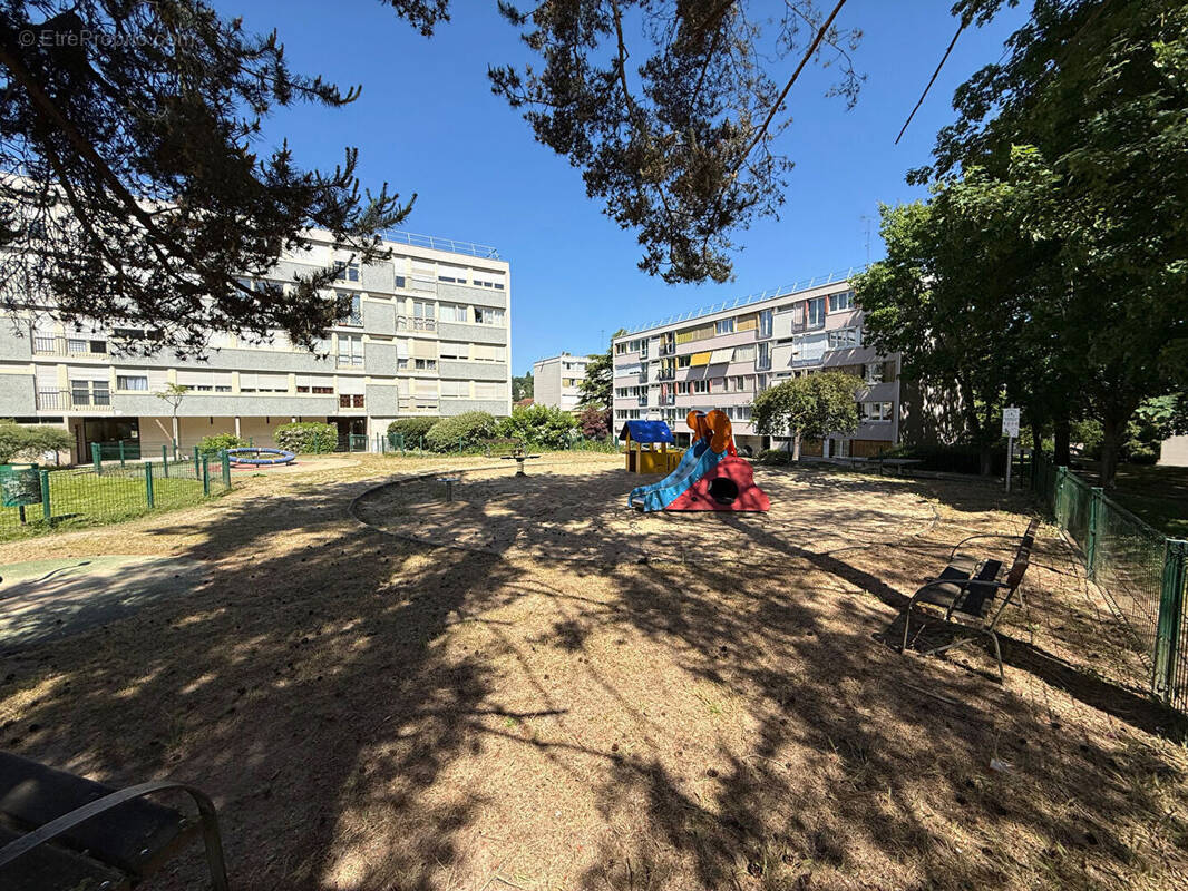 Appartement à JOUY-EN-JOSAS