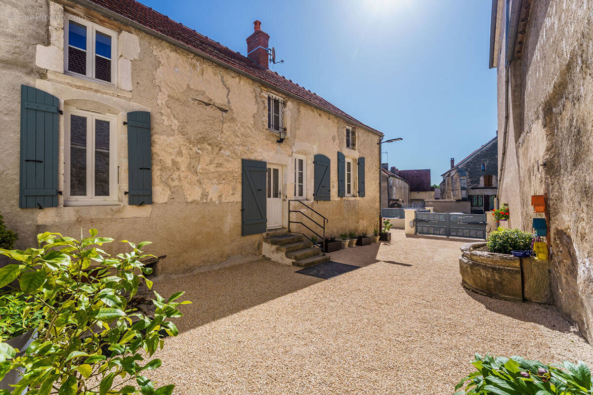 Maison à TIL-CHATEL