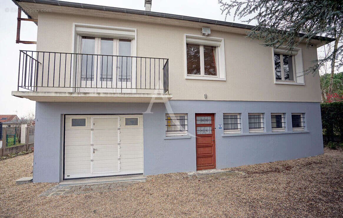 Maison à SAINT-JEAN-DE-BRAYE