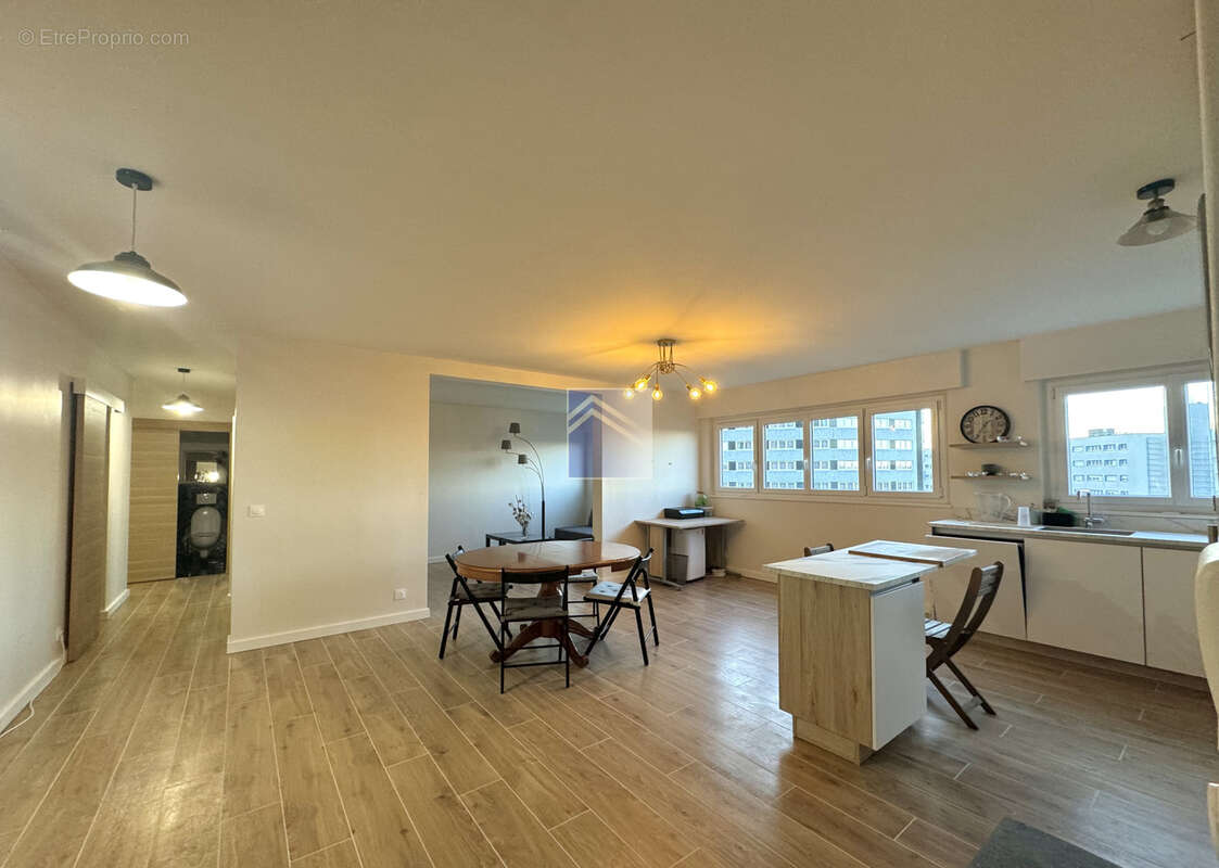 Appartement à COURBEVOIE