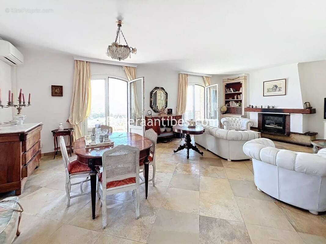 Maison à VALLAURIS