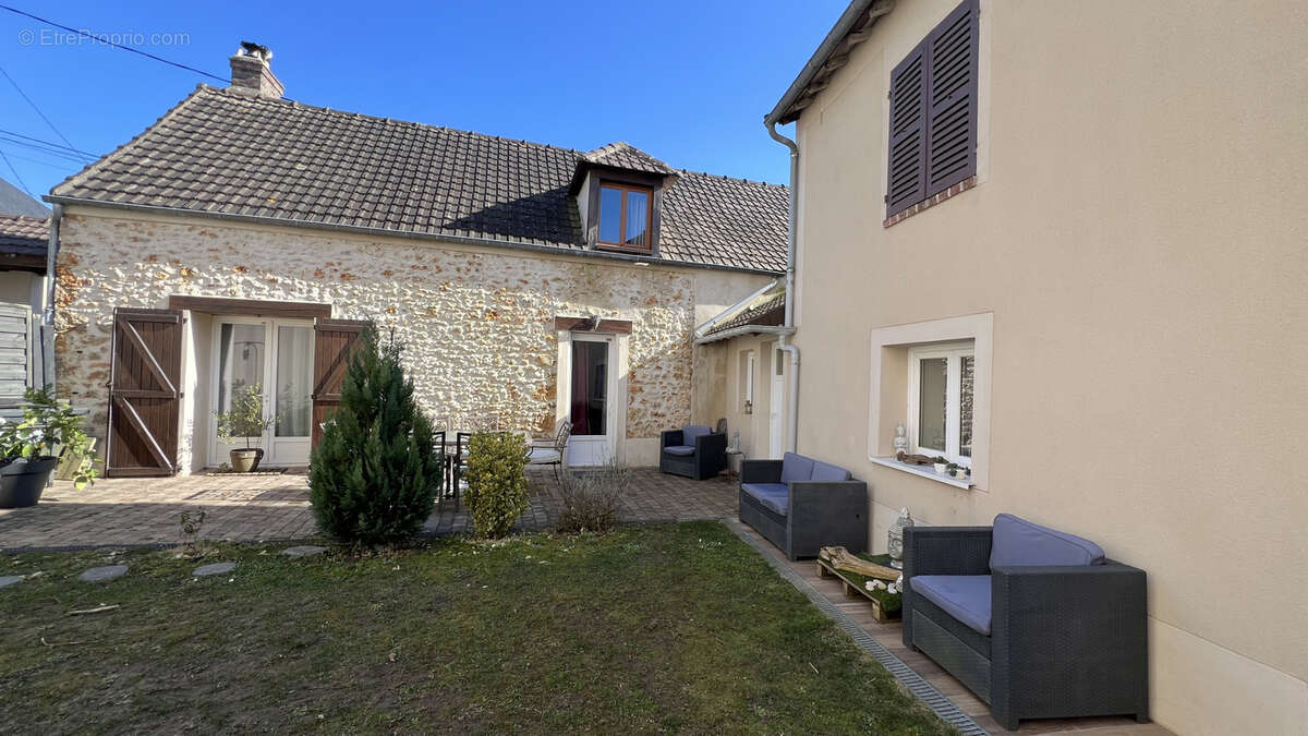 Maison à NEAUPHLE-LE-CHATEAU