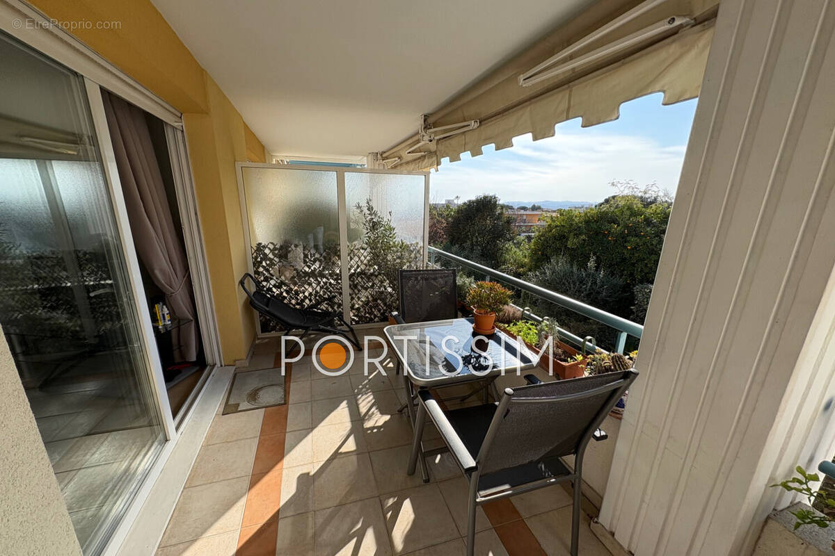 Appartement à SAINT-LAURENT-DU-VAR