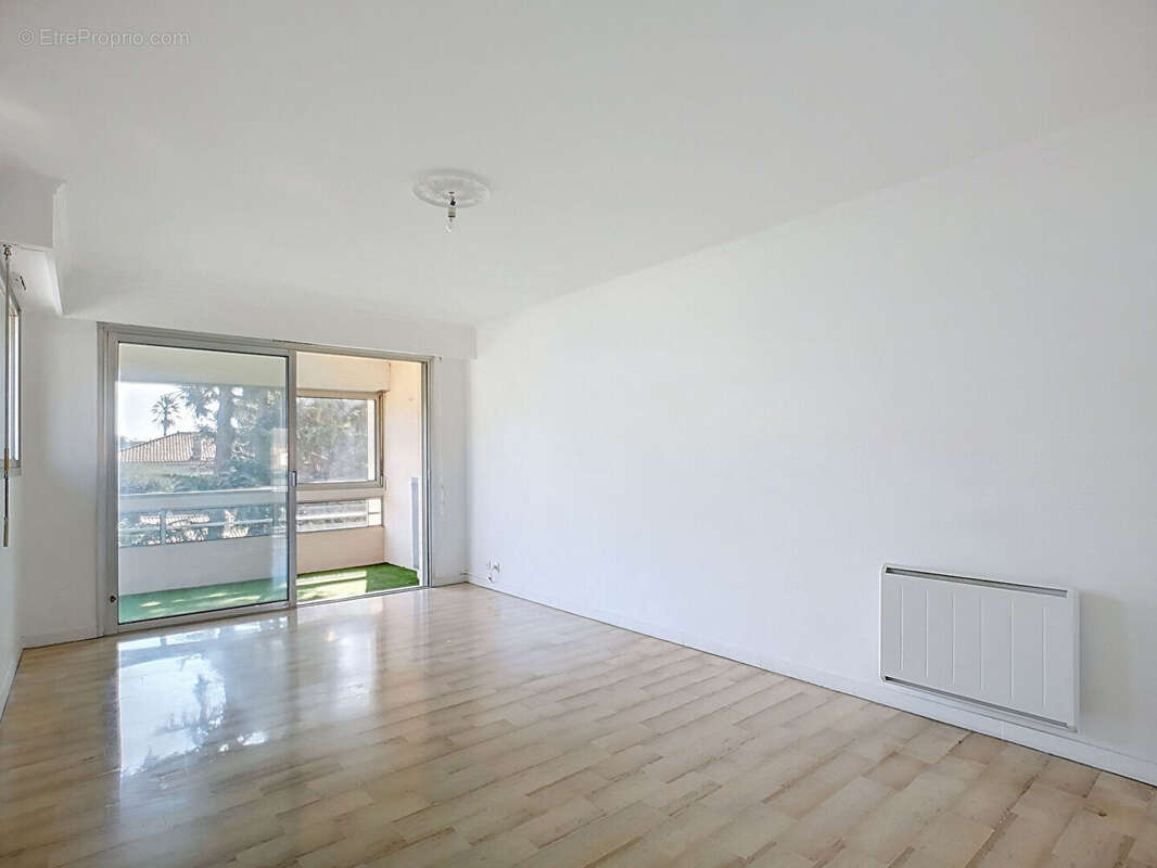 Appartement à VALLAURIS