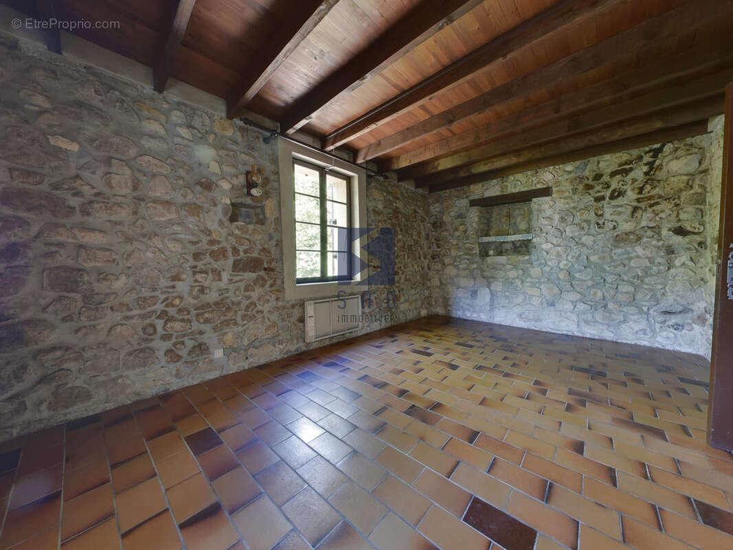 Maison à MIRMANDE