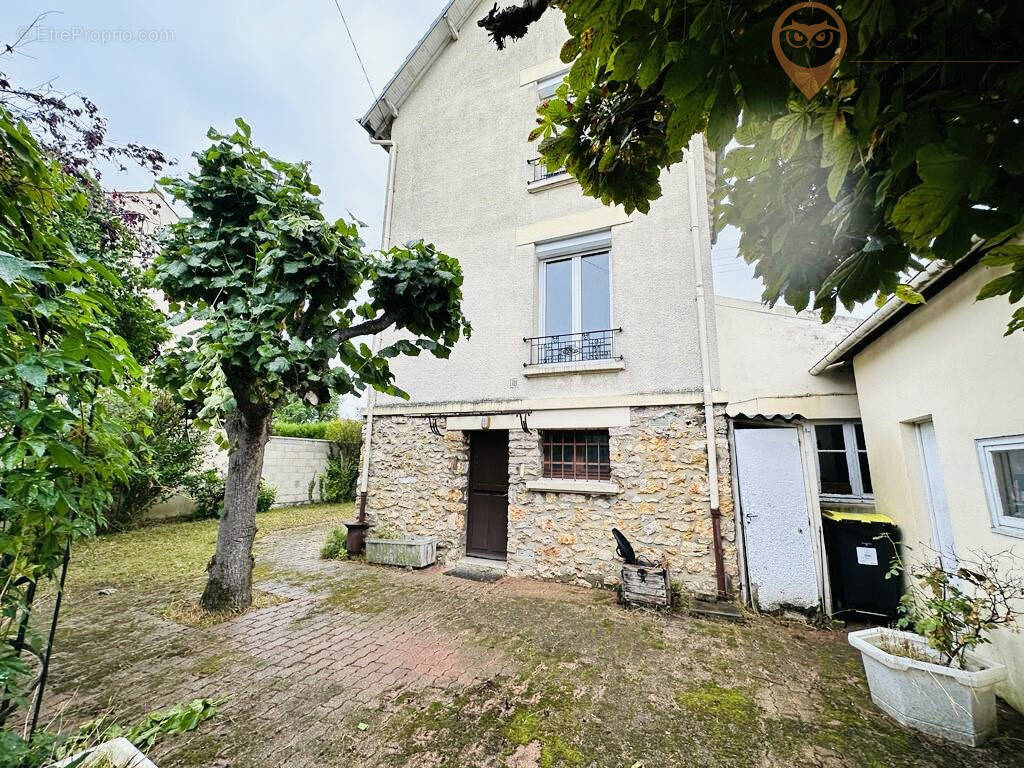 Maison à BEAUCHAMP