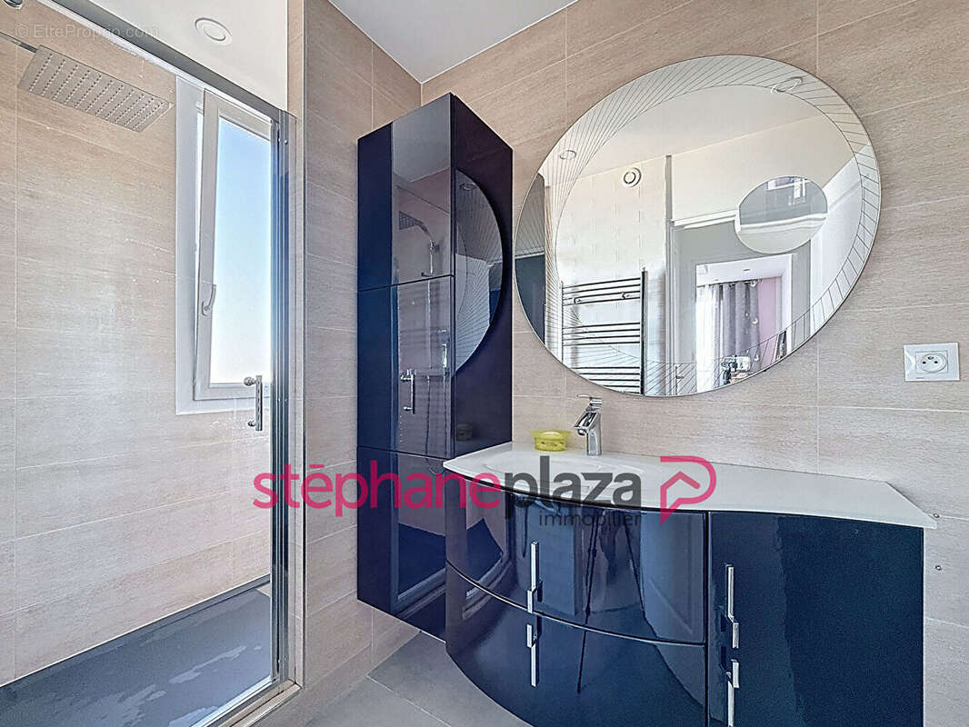 Appartement à DECINES-CHARPIEU