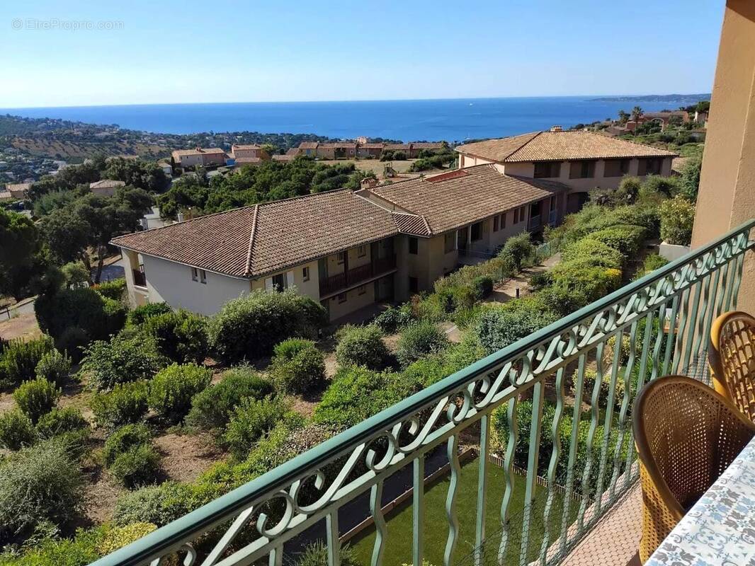 Appartement à ROQUEBRUNE-SUR-ARGENS