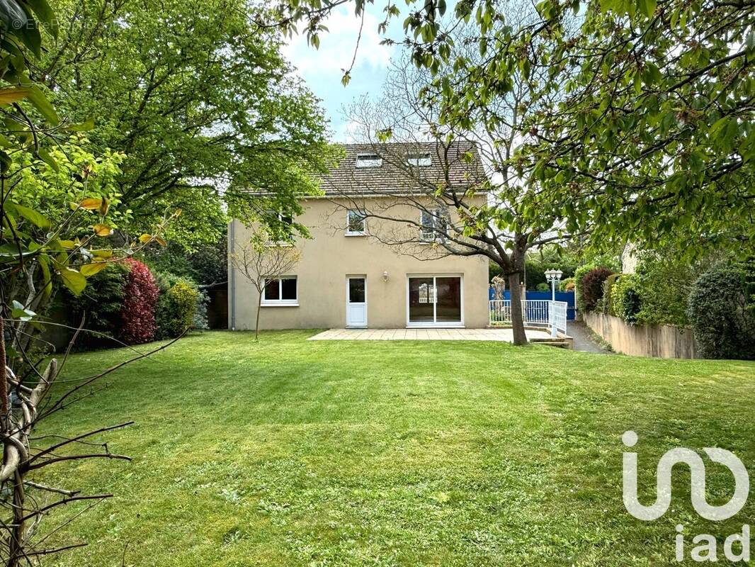 Photo 1 - Maison à LA QUEUE-LES-YVELINES