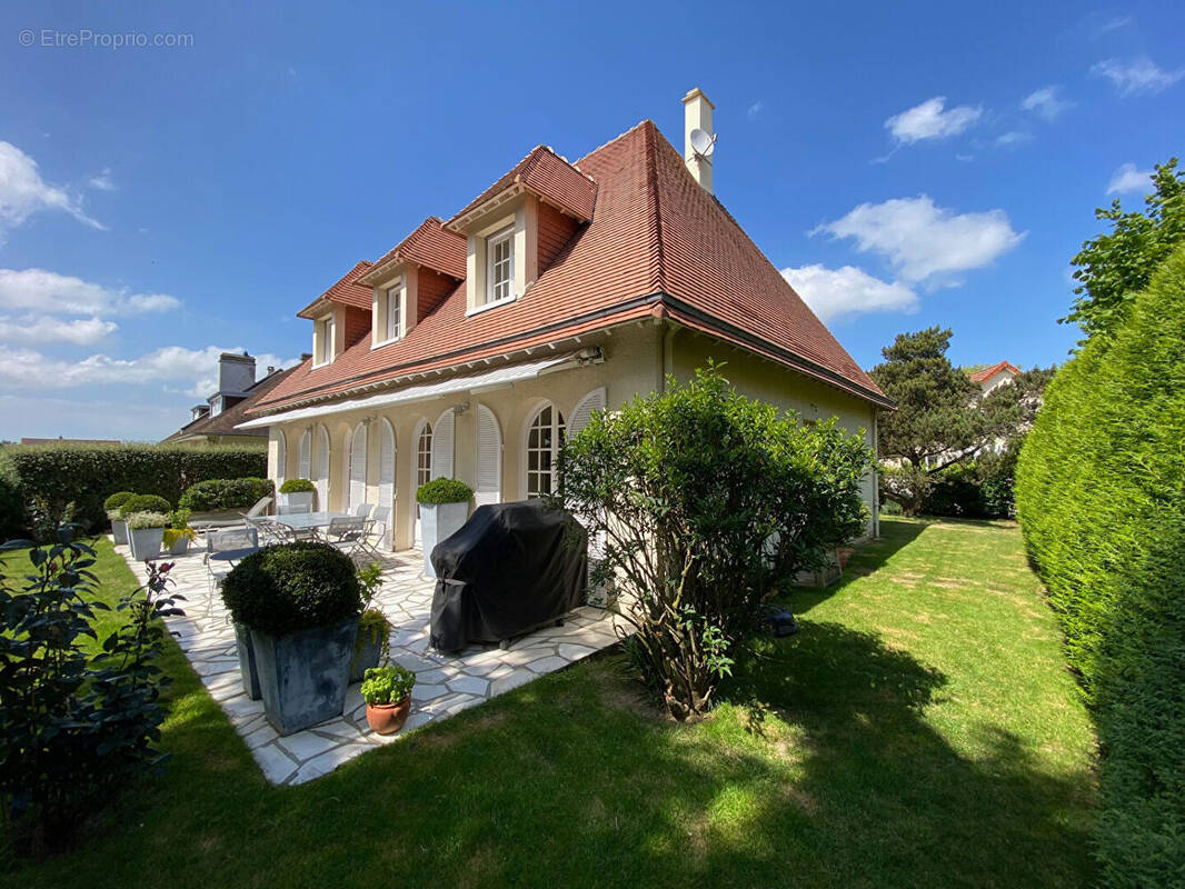 Maison à HEROUVILLE-SAINT-CLAIR