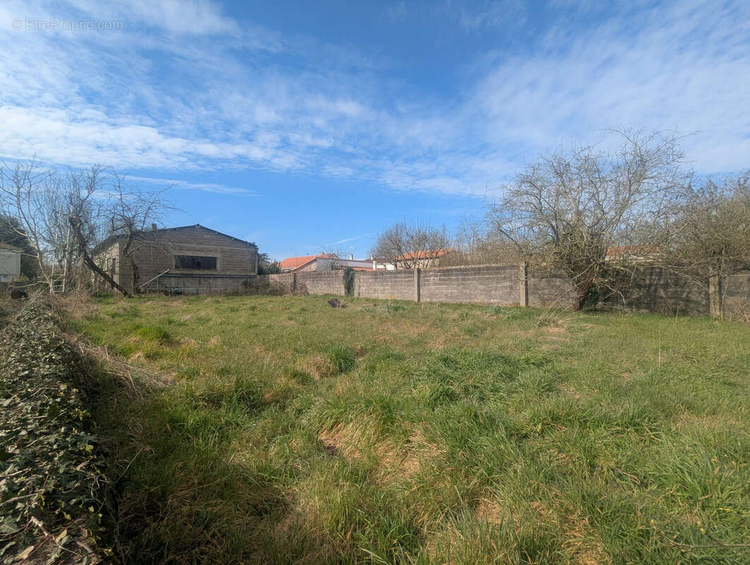 Autre à CUGAND