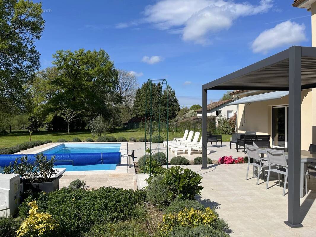 Maison à NANTIAT
