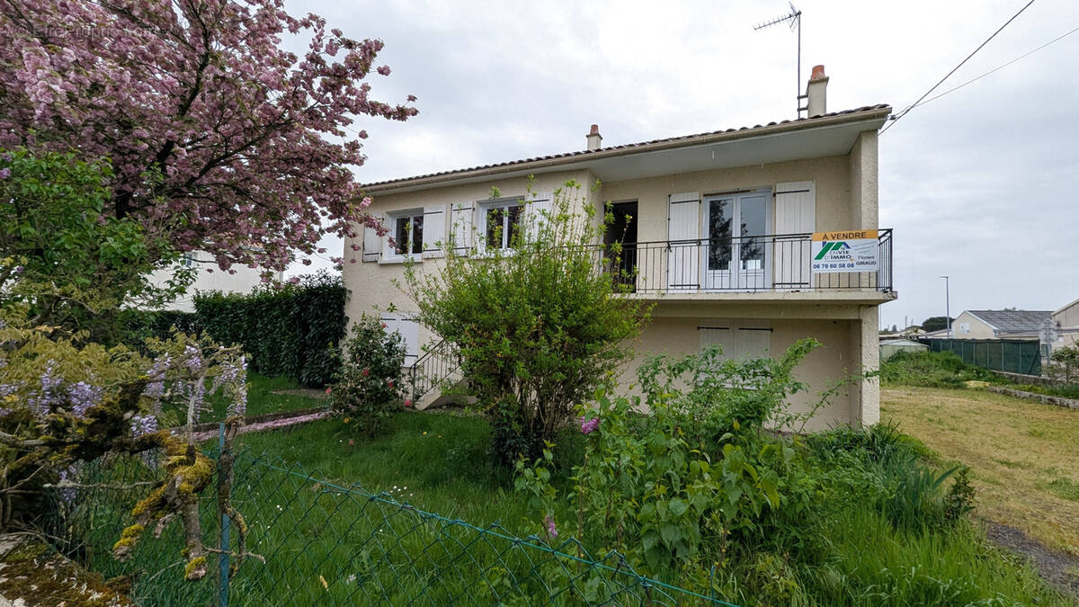 Maison à MAGNE