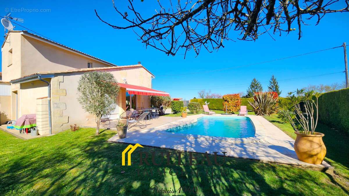 Maison à AUBIE-ET-ESPESSAS