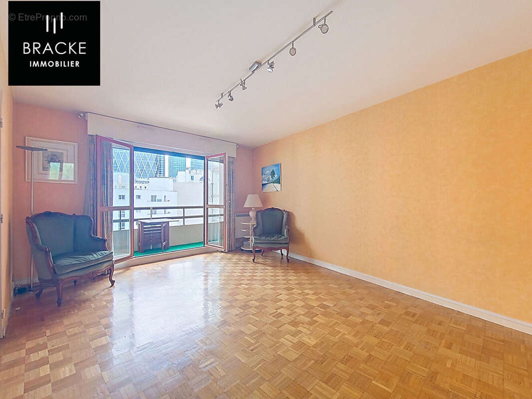 Appartement à COURBEVOIE