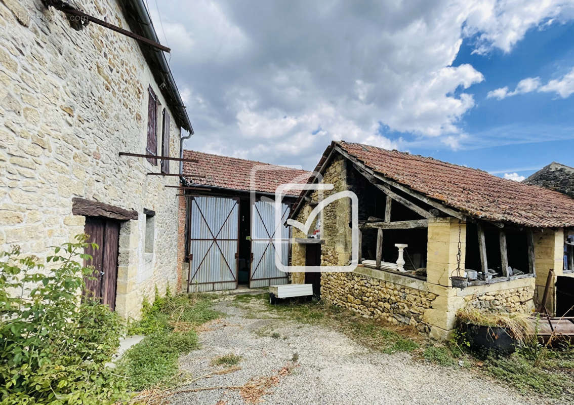 Maison à BEYNAC-ET-CAZENAC