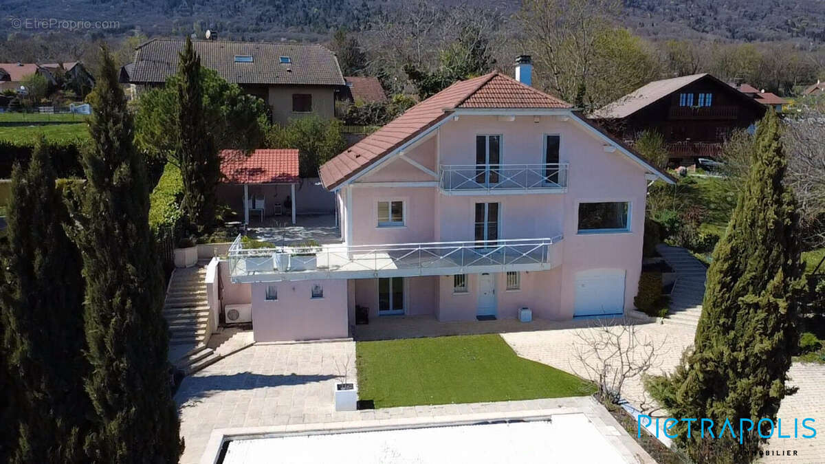 Maison à THOIRY
