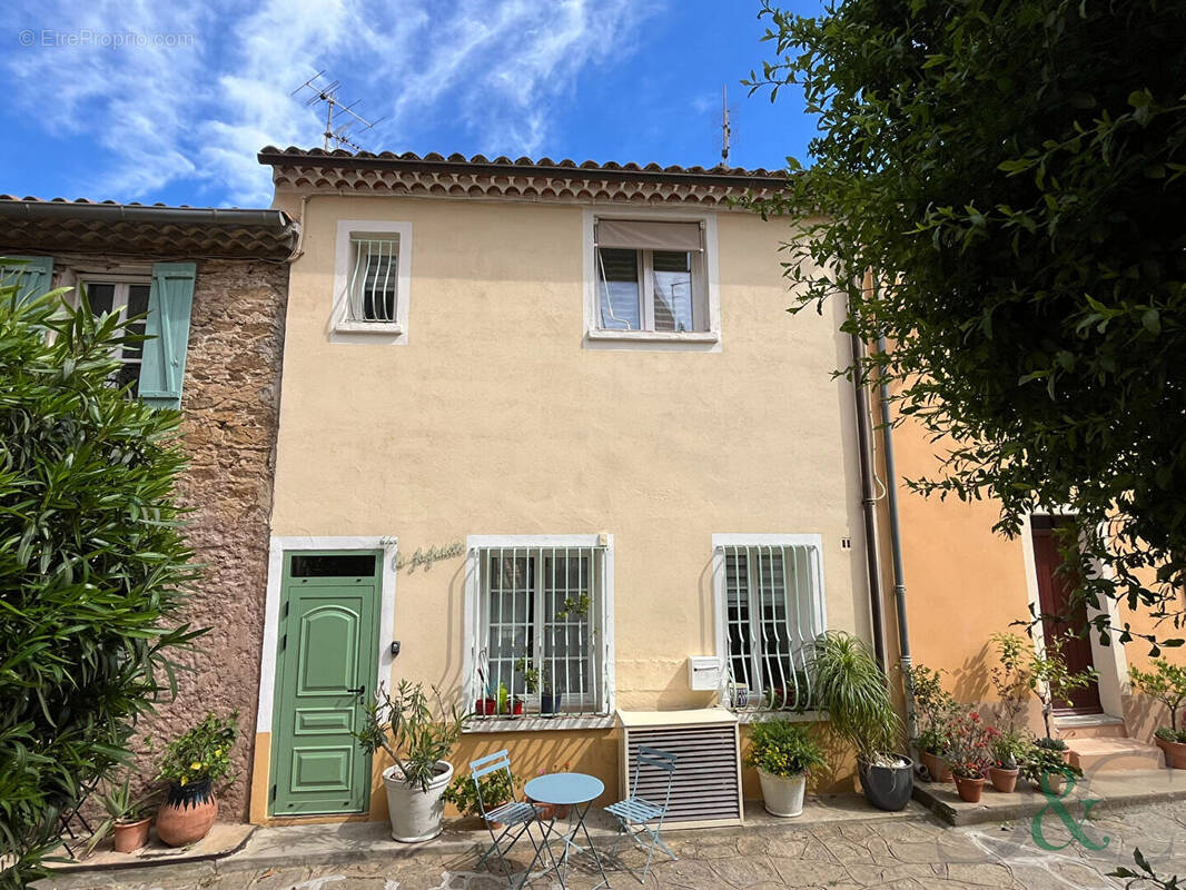 Maison à BORMES-LES-MIMOSAS