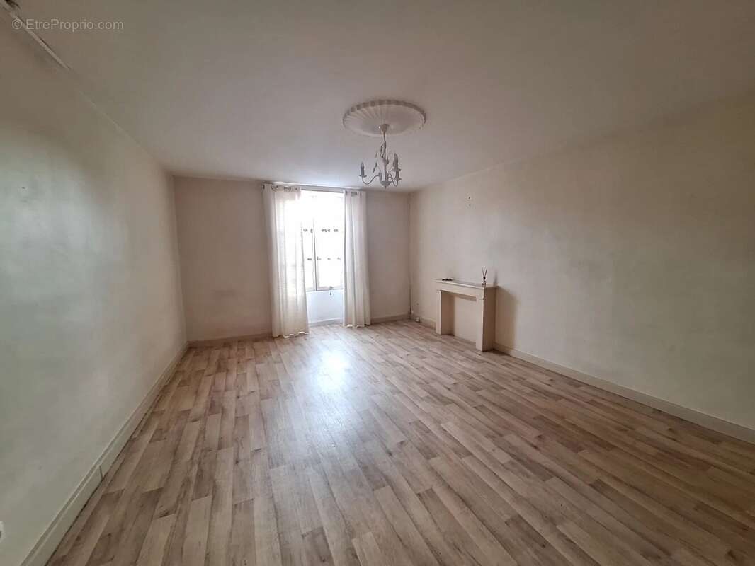 Maison à CHARROUX