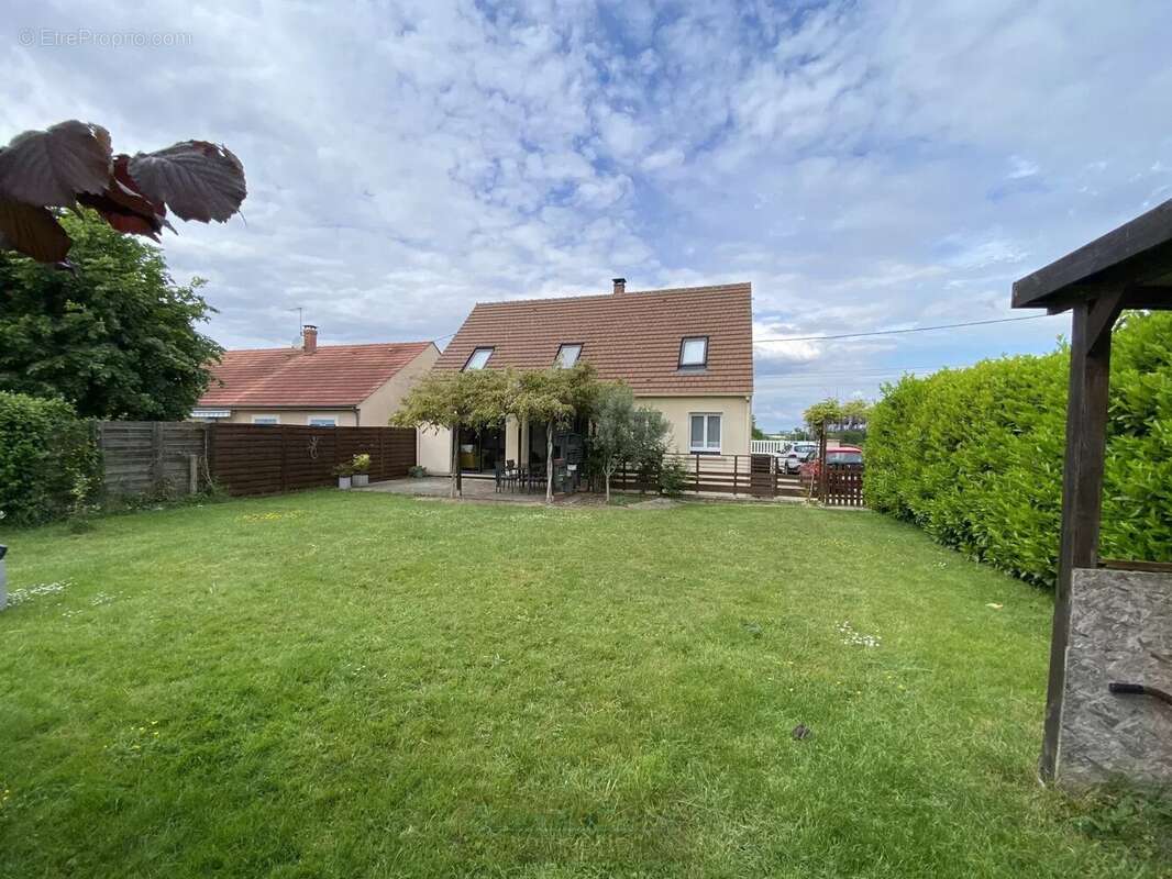 Maison à AMILLY