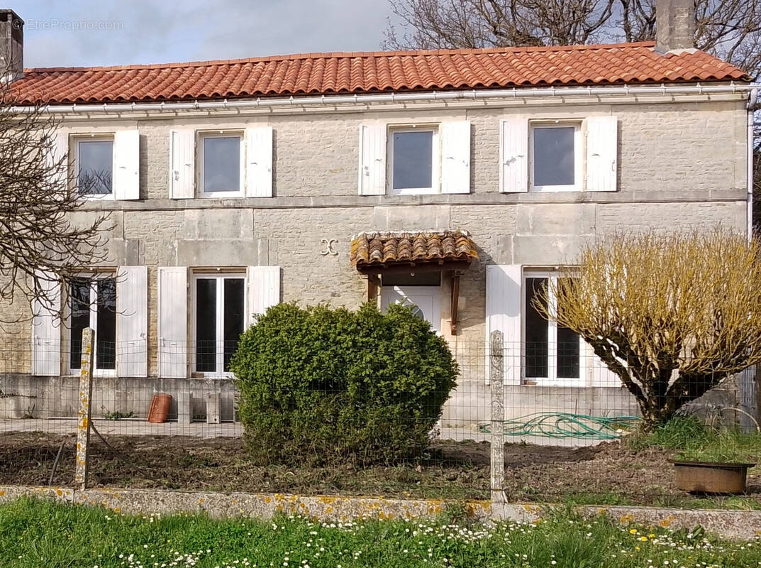 Maison à SAINTE-SEVERE