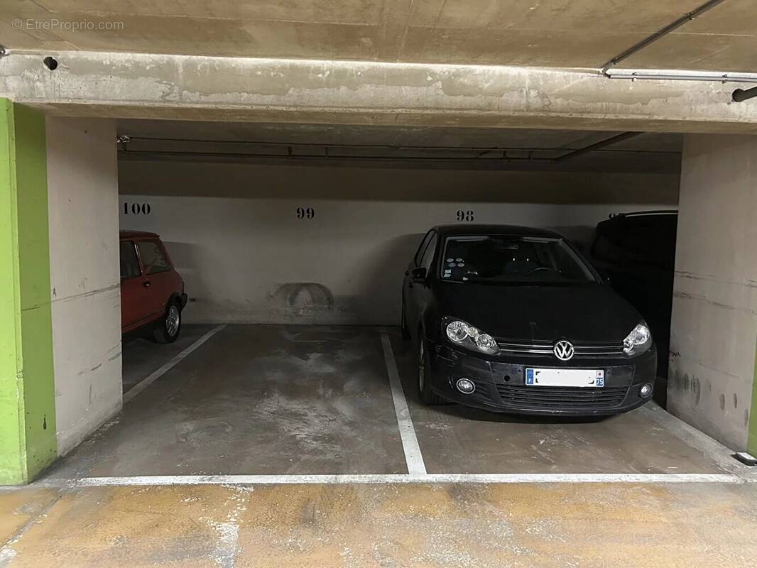 Parking à PARIS-17E