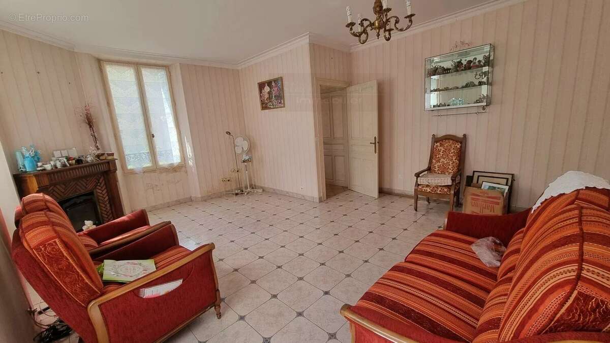 Maison à GY-LES-NONAINS