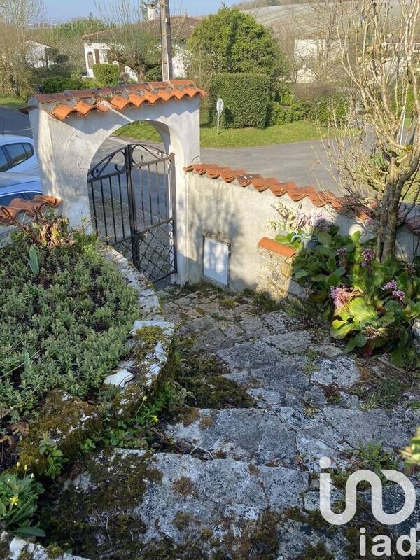 Photo 1 - Maison à SAINT-LAURENT-DE-COGNAC
