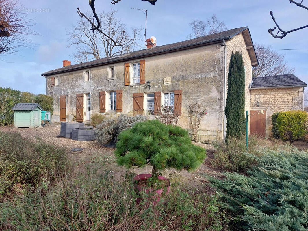 Maison à LENCLOITRE
