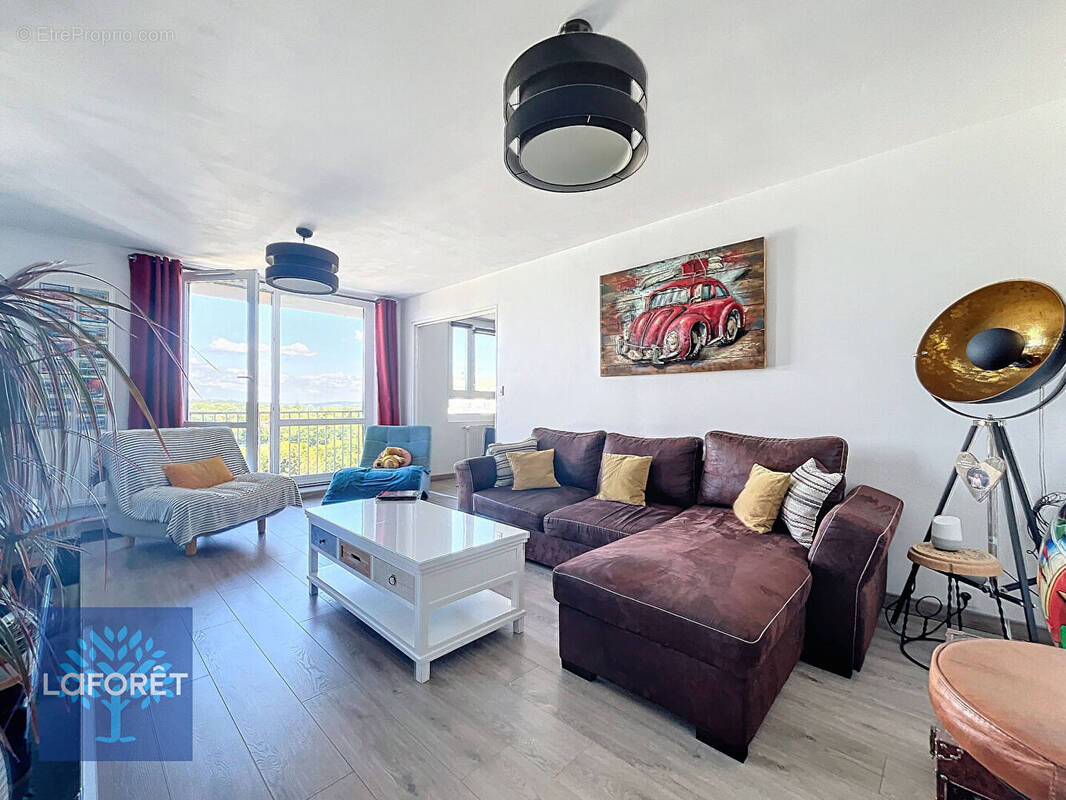 Appartement à FOUGERES
