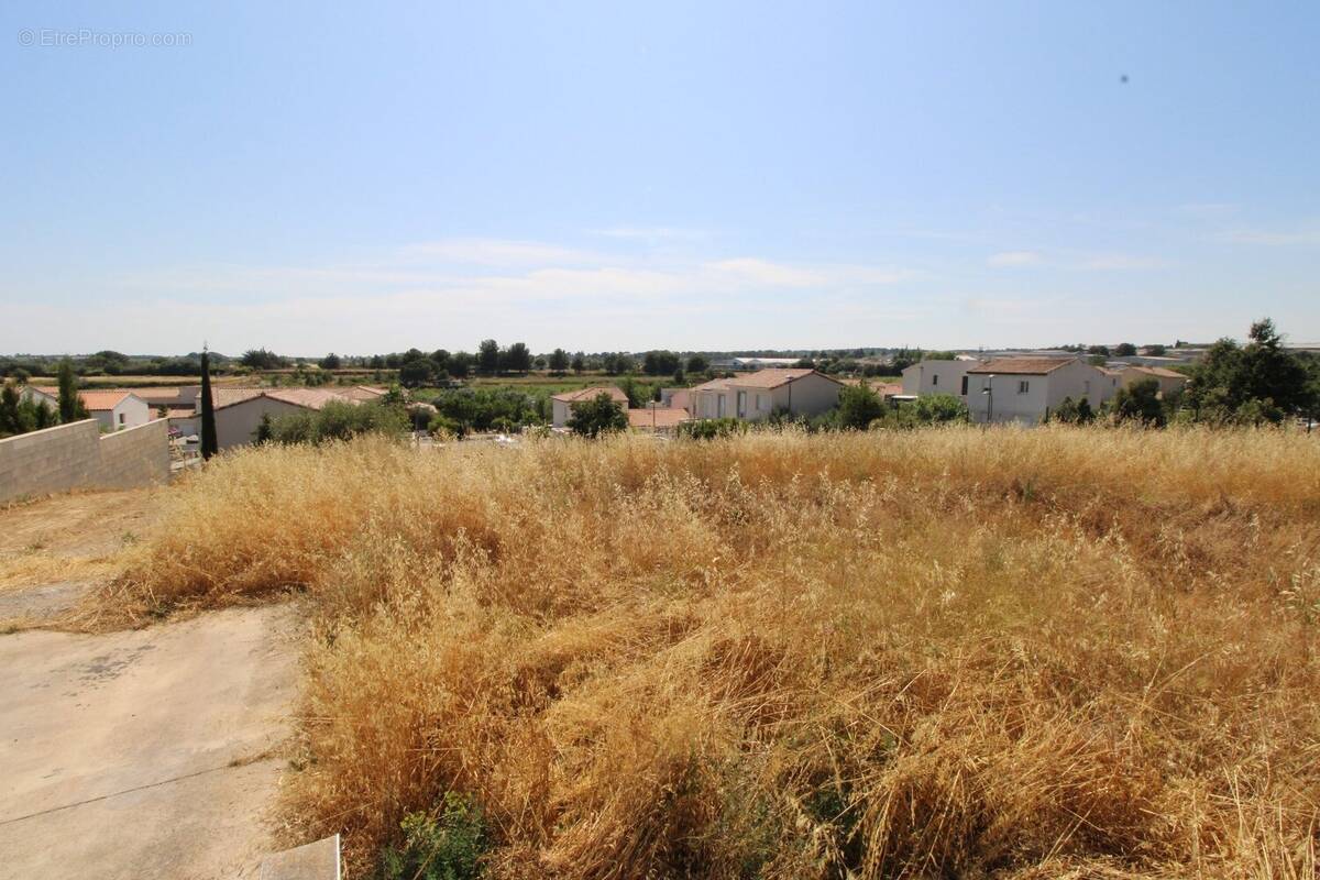 Terrain à MEZE