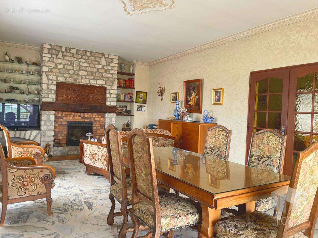 Maison à LA GARDE-ADHEMAR