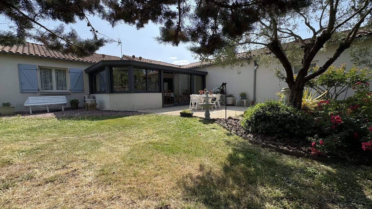 Maison à MAGNE