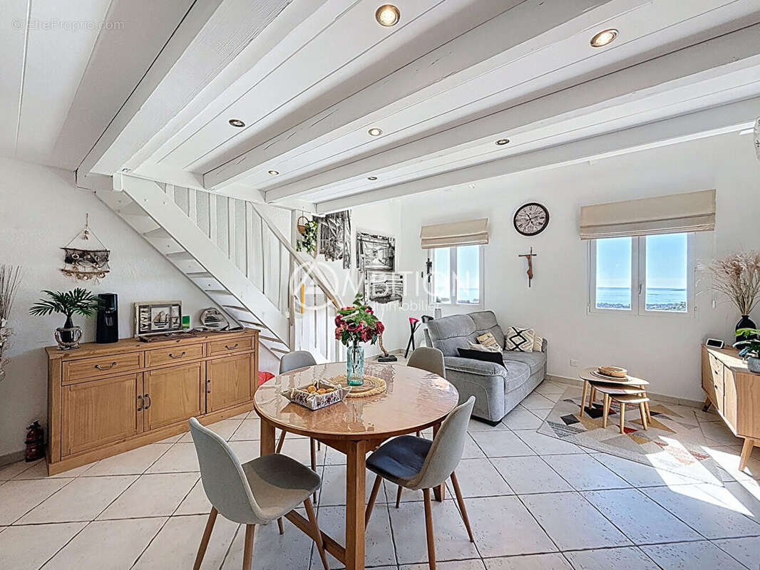 Appartement à ROQUEBRUNE-SUR-ARGENS