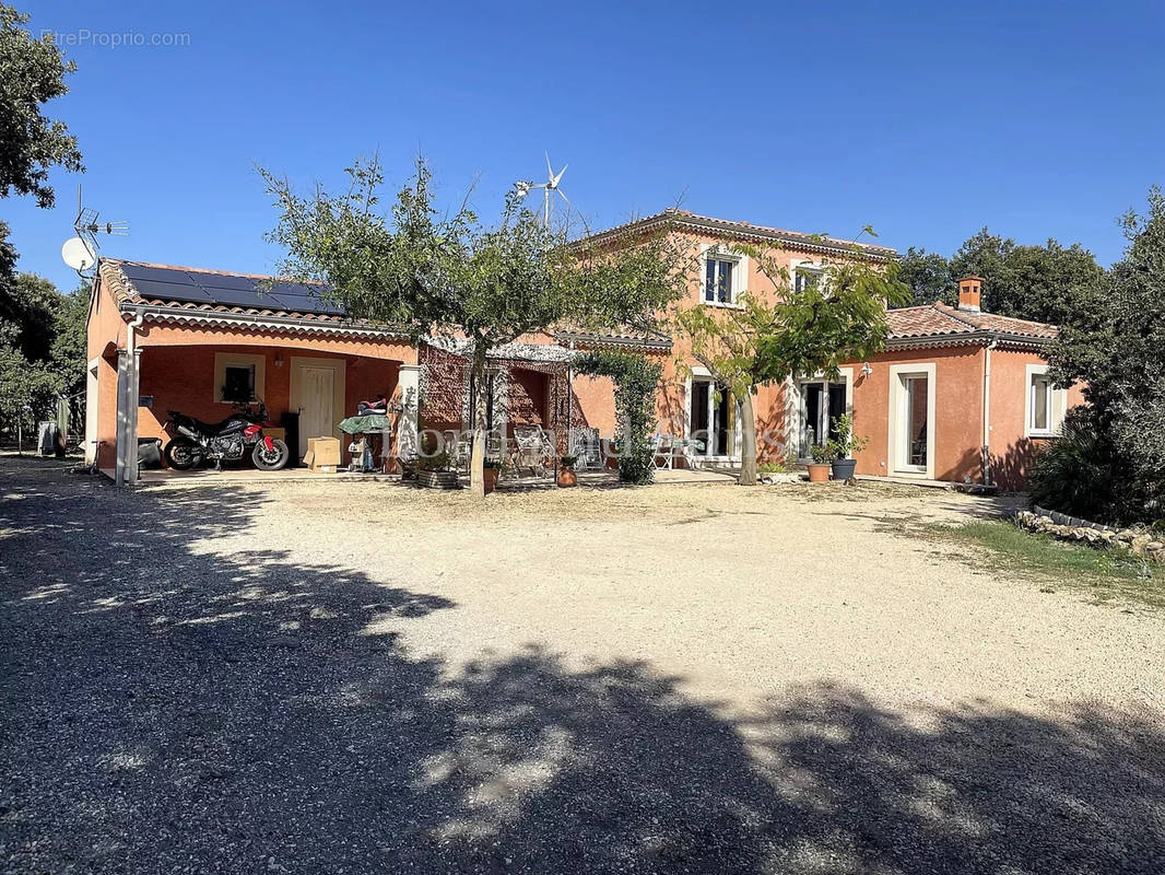 Maison à SUZE-LA-ROUSSE