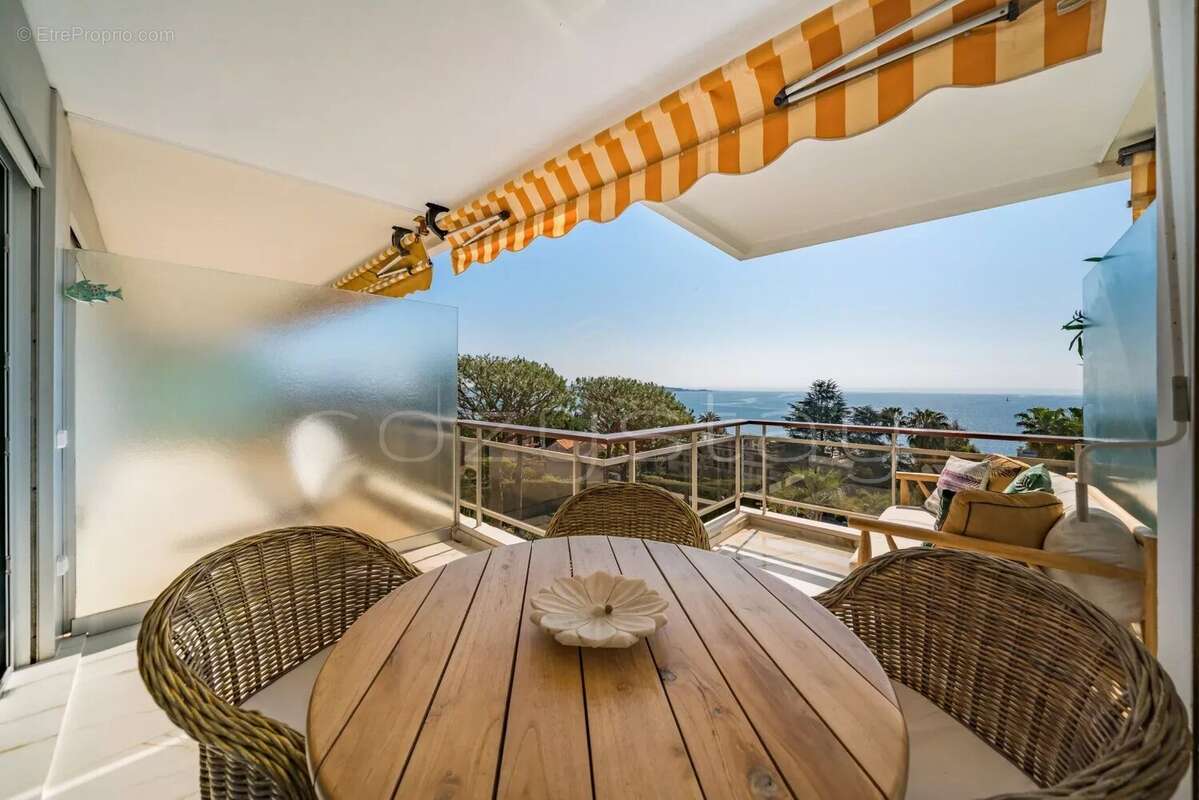 Appartement à VALLAURIS