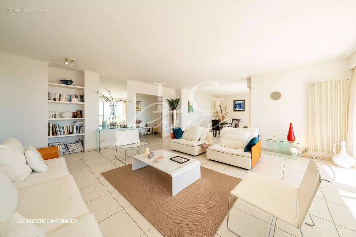 Appartement à MANDELIEU-LA-NAPOULE