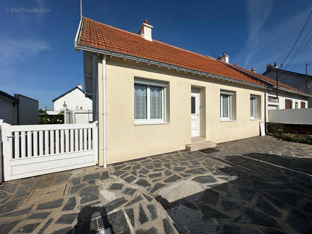 Maison à SAINTE-LUCE-SUR-LOIRE