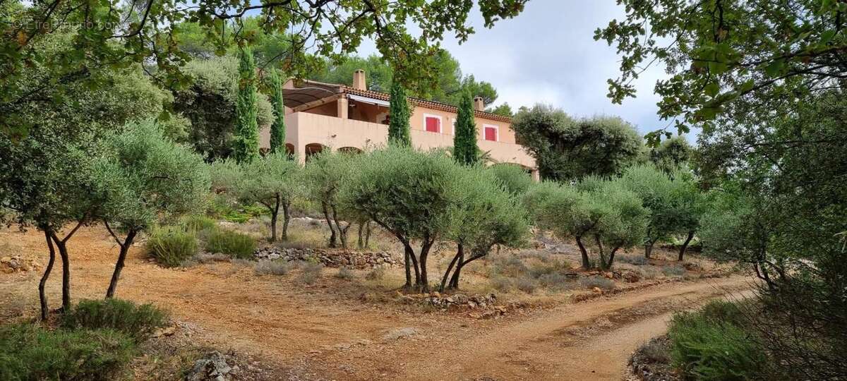 Photo 2 - Maison à SEILLONS-SOURCE-D&#039;ARGENS