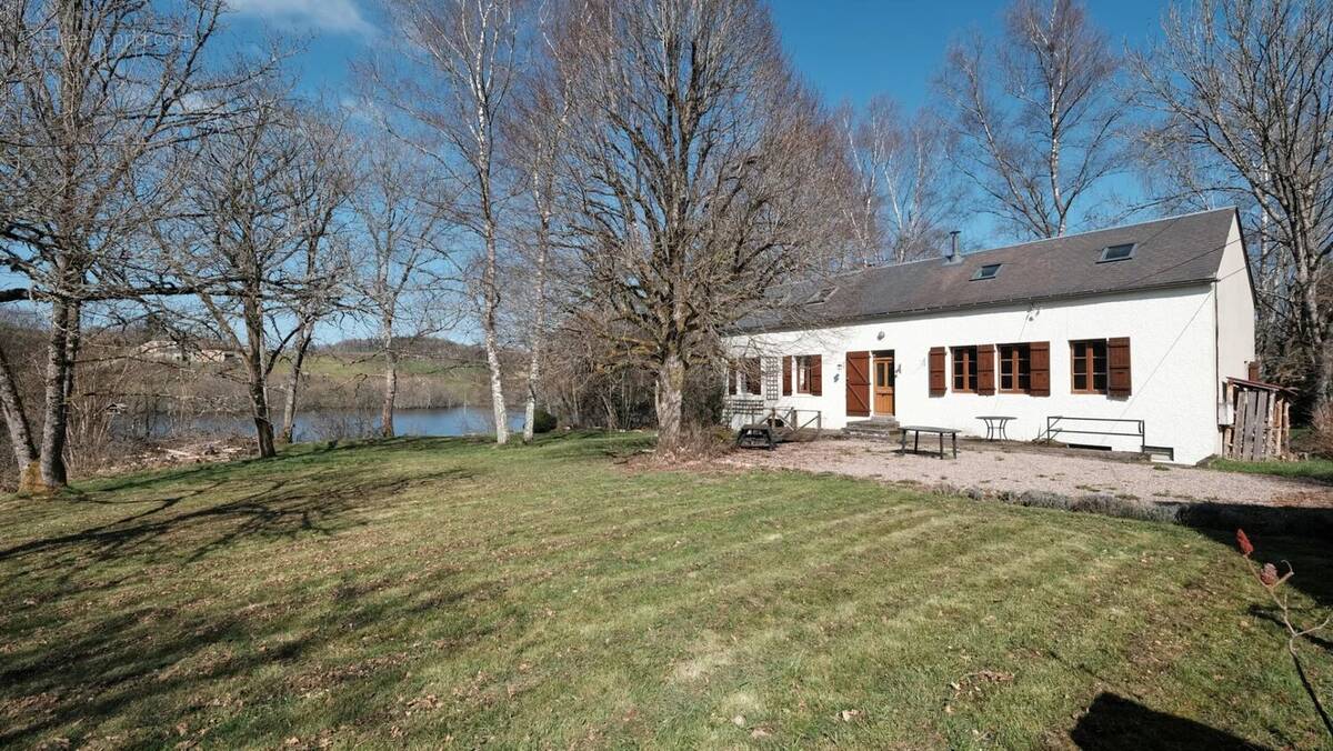 Maison à MONTSAUCHE-LES-SETTONS