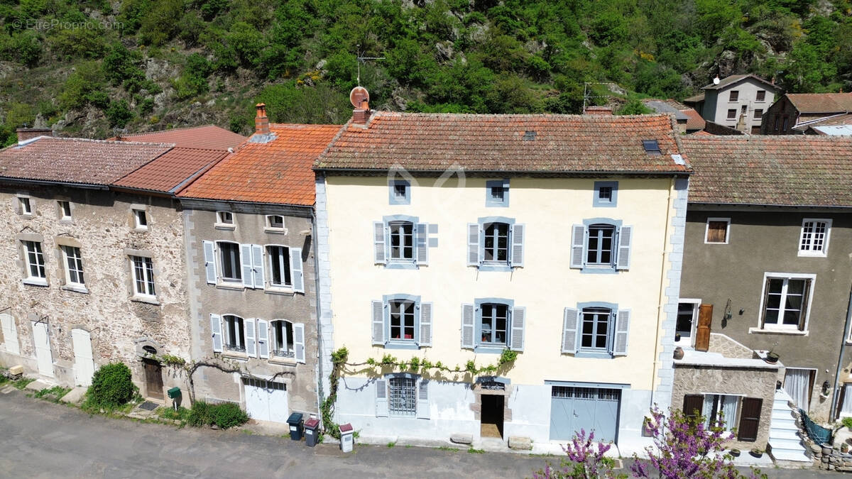Maison à AUZON