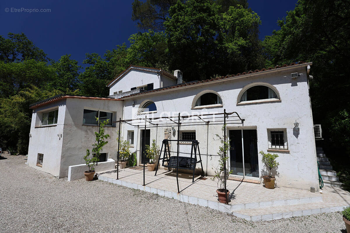 Maison à CHATEAUNEUF-GRASSE