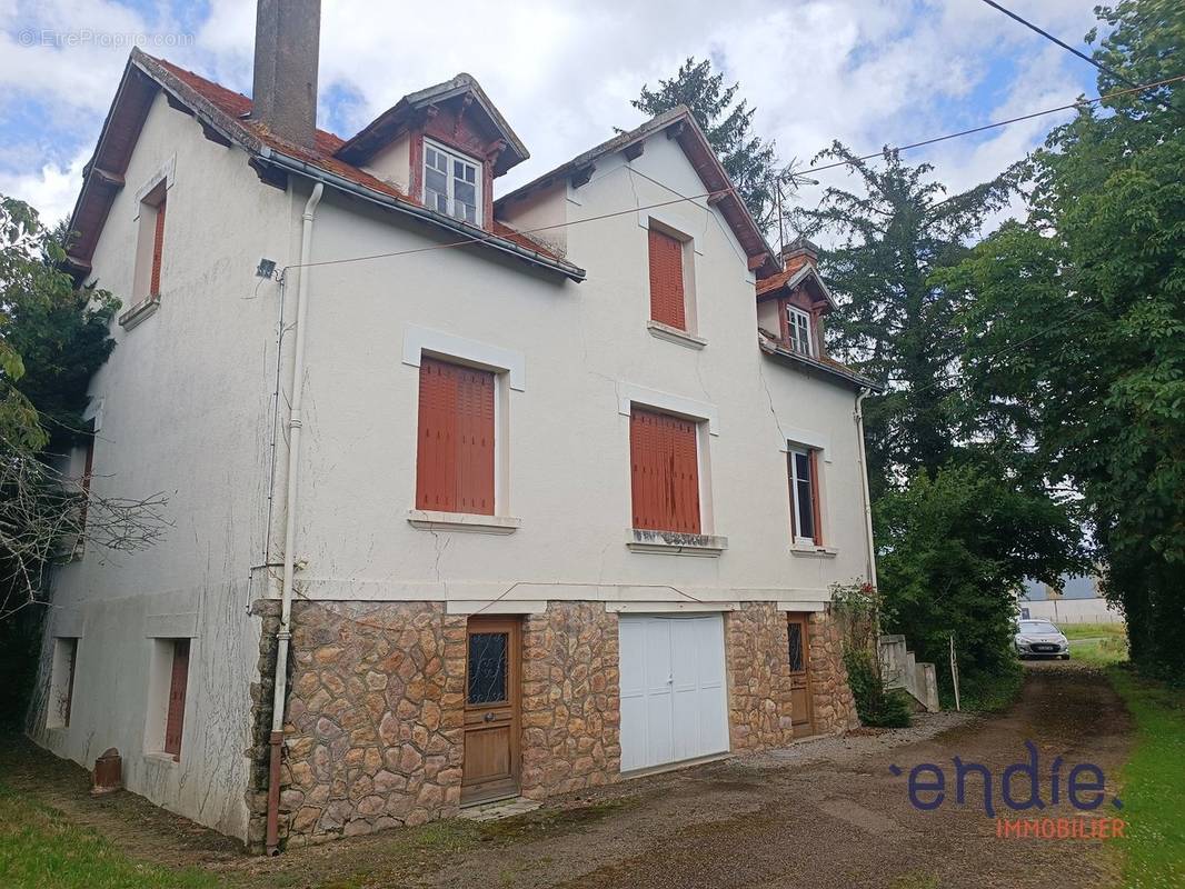 Maison à COSNE-D&#039;ALLIER